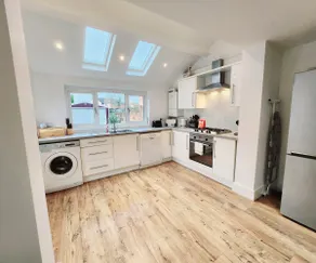 Beautiful 4BR Home near Chester Racecourse - Image 3