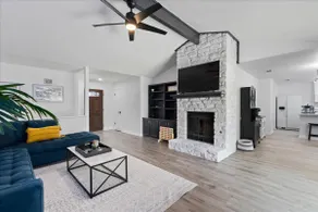 Super Comfy Home with Hot Tub! - Image 5