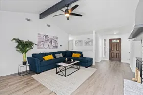 Super Comfy Home with Hot Tub! - Image 2