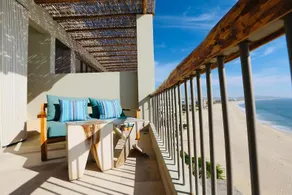Magical BEACH FRONT condo - Image 4