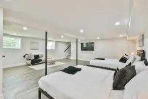 Stunning Renovated Home Near Battery Park and City - Image 5