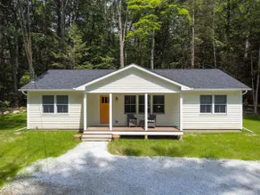 Great Barrington Ranch. Sleeps 10,Hot Tub, 5 acres - Image 4