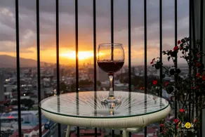 Gorgeous sunsets at charming apartment in downtown - Image 3