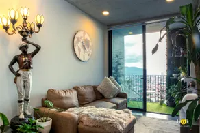 Gorgeous sunsets at charming apartment in downtown - Image 2