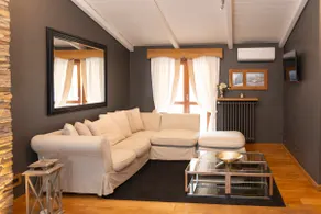 La Perla Holiday Home - Image 5