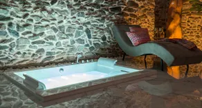 Luxury apartment with a hot tub - Image 5
