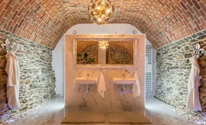 Luxury apartment with a hot tub - Image 3