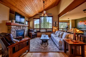 Duplex In town! Views! PrvtHottub,2Cgarage,Sleeps9 - Image 3