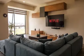 3-Bedroom Apartment | Airport + Parking + 24-Hour Security - Image 3