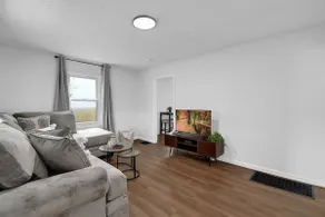3-BR patio haven near downtown - Image 2