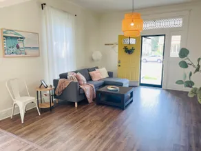 Chic Crosstown Bungalow with large fenced backyard - Image 3