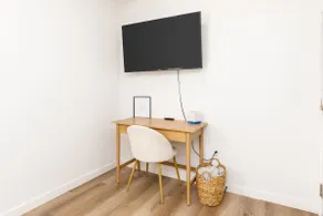 Private, Convenient Studio Apartment - Image 4