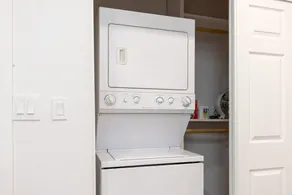 Private, Convenient Studio Apartment - Image 5