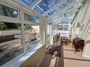 Spacious Four Bedroom House, 3 min walk to beach - Image 2