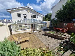 Spacious Four Bedroom House, 3 min walk to beach - Image 5
