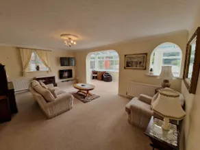 Spacious Four Bedroom House, 3 min walk to beach - Image 3