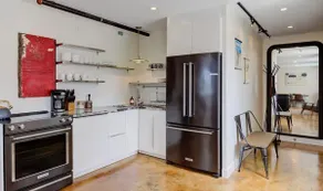Luxury Downtown Loft - Image 4