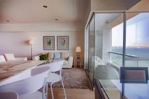 Cozy space surrounded by the sea - Image 4