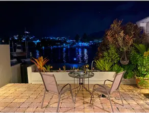 Exquisite Waterfront Retreat - Image 2