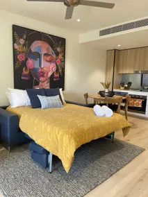 Fresh Apartment – Short Walk to Westfield - Image 3