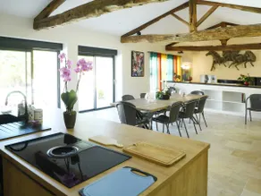 House with heated swimming pool and jacuzzi - Image 4