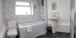 Spacious 4 Bed Home | Sleeps 9 • Parking - Image 4