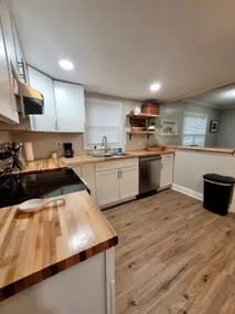 Waterfront Canal Cottage - Image 3