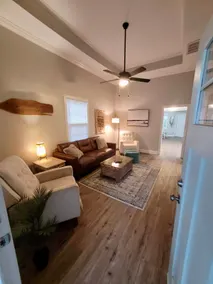 Waterfront Canal Cottage - Image 5