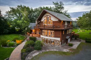 Shawangunk Chalet Surrounded by Vineyards - Image 2