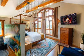 Shawangunk Chalet Surrounded by Vineyards - Image 4