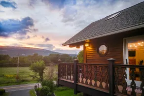 Shawangunk Chalet Surrounded by Vineyards - Image 3