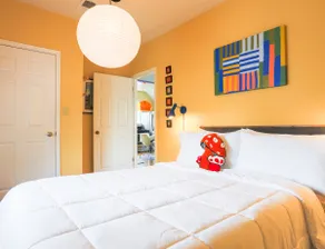 2BR Sunny Upper in Prime Bay View - w/ Parking - Image 4