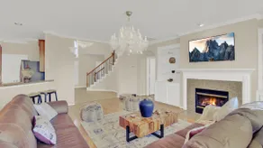 Stunning lakefront property in Cypress - Image 3