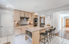 Large 5BR Home with Games & Outdoor Space - Image 4