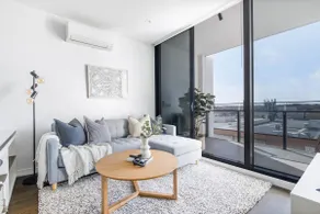 Upmarket 2 bedroom in Vibrant Neighbourhood Hub - Image 3