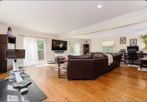 Spacious Home - Center Of Stamford - Image 3