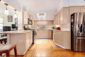 Spacious Home - Center Of Stamford - Image 5