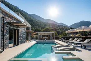 Villa in Bali with Pool and Mountain Views - Image 2