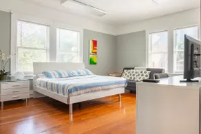 Huge 8BR Wynwood/Edgewater Home – Central Miami - Image 3