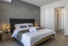Luxury 2BR Apt, with Panoramic Sea Views - Image 2