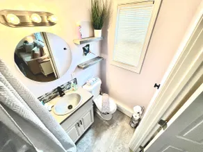 Coastal Condo right downtown! -The Osterville Room - Image 4