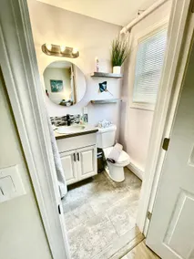 Coastal Condo right downtown! -The Osterville Room - Image 5