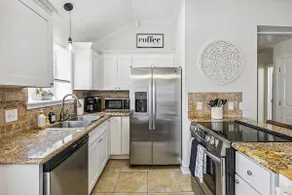 La Grove - Beautiful 3/2 Home Close to LSU! - Image 2