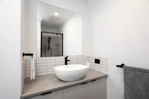 Luxury 3 Bedroom Apartments - Image 4