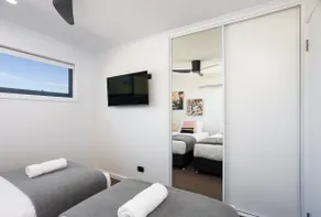 Luxury 3 Bedroom Apartments - Image 2