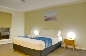 Escape with family and friends - Image 3