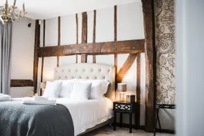 Taylour House - Edenbridge, sleeps 10, historic, unique yet modern - Image 4