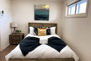 3BR house w/ parking & AC, 15 mins walk to wharf - Image 3