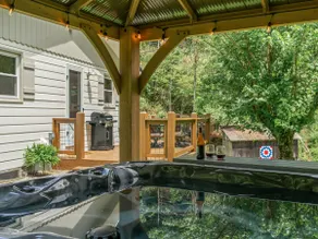 Come Spend Christmas~Hot Tub+Fire Pit~WiFi+Grill! - Image 3