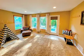 5 min from MU, Home Gym, Private Wood Views! - Image 2